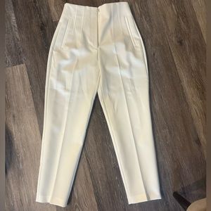 Zara “pants with a high waist”, size small. Color white.